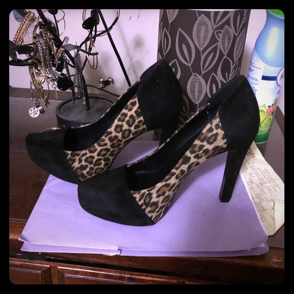 Size 8 Leopard heels